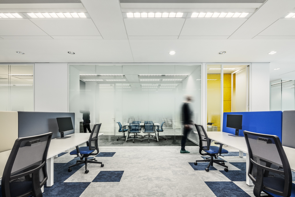 Micro Focus offices: identity, comfort and innovation - Tétris-db